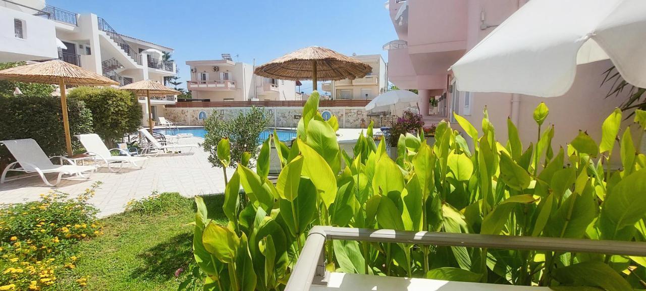 Flamingos Aparthotel Kato Daratso