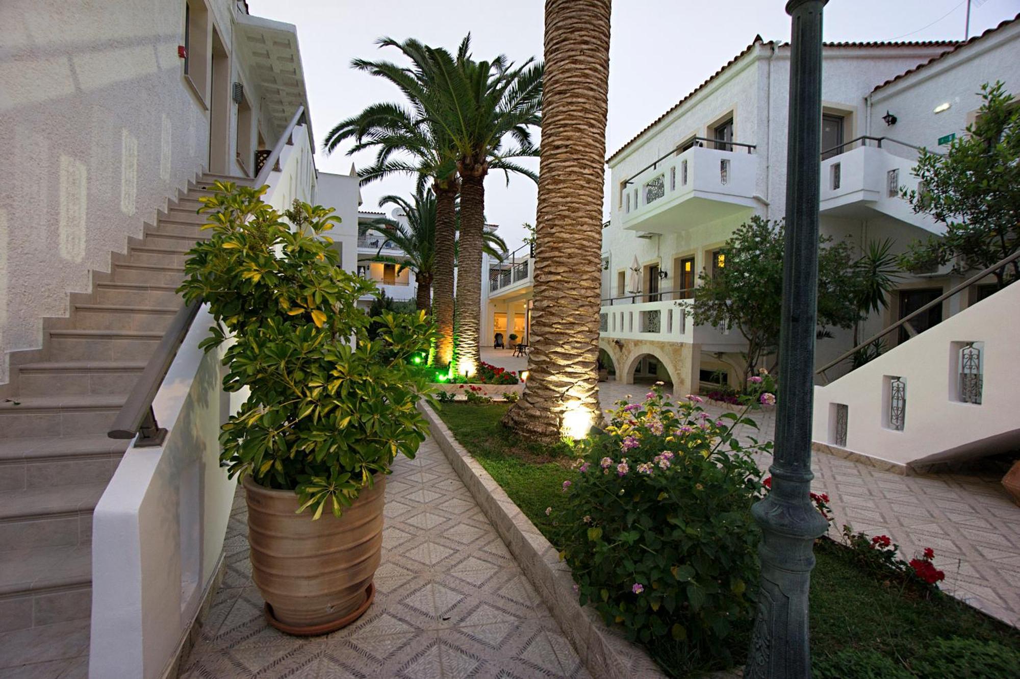 Flamingos Aparthotel
