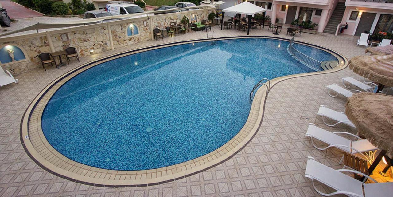 Flamingos Aparthotel